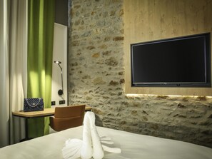 Classic Double Room, 1 Double Bed | In-room safe, desk, soundproofing, iron/ironing board - Novotel Saint-Brieuc Centre Gare (Saint-Brieuc)