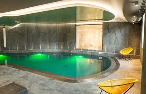 Indoor pool, pool loungers - Novotel Saint-Brieuc Centre Gare (Saint-Brieuc)