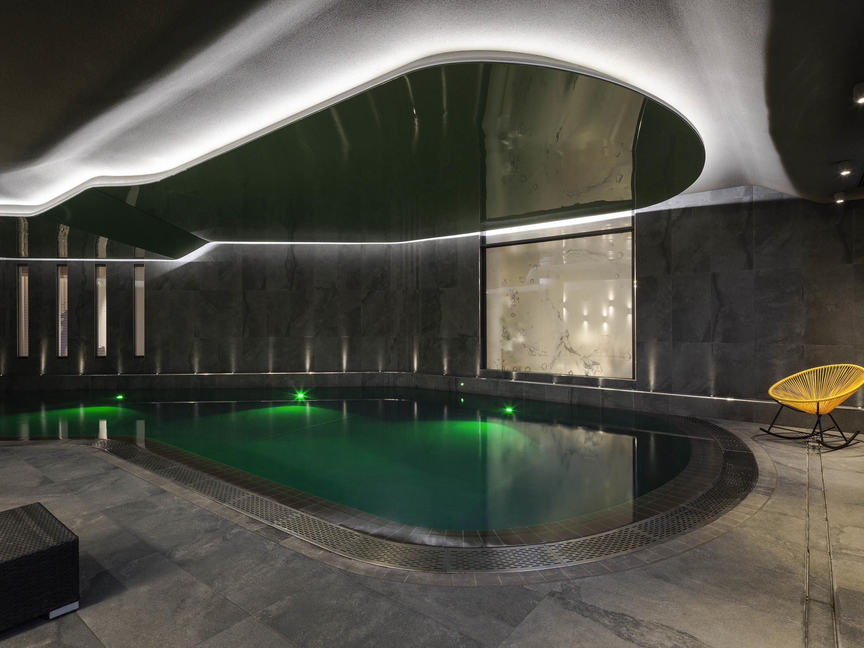 Indoor pool, pool loungers