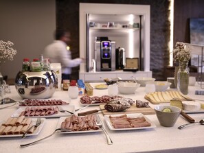 Daily continental breakfast (EUR 17.90 per person) - Novotel Saint-Brieuc Centre Gare (Saint-Brieuc)
