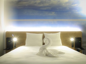 Caja de seguridad en la habitación y escritorio