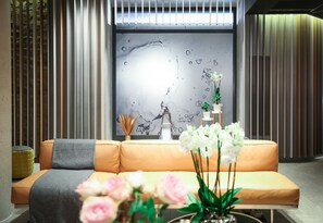 Lobby sitting area - Novotel Saint-Brieuc Centre Gare (Saint-Brieuc)