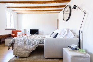 Business Apartment, 1 Bedroom | Living area | 26-inch flat-screen TV with digital channels, TV - JOIVY Old Town Milano (Milan)