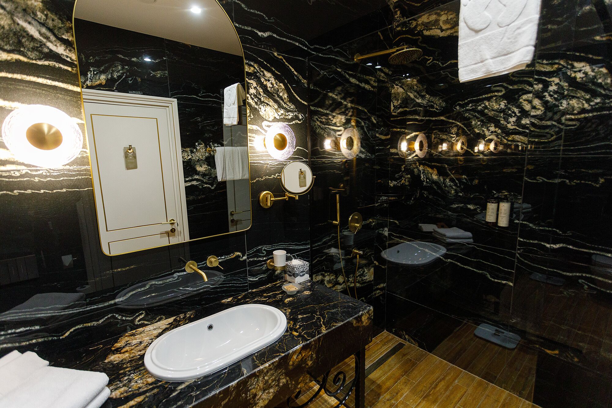 suite | bathroom | shower, free toiletries, hair dryer, slippers