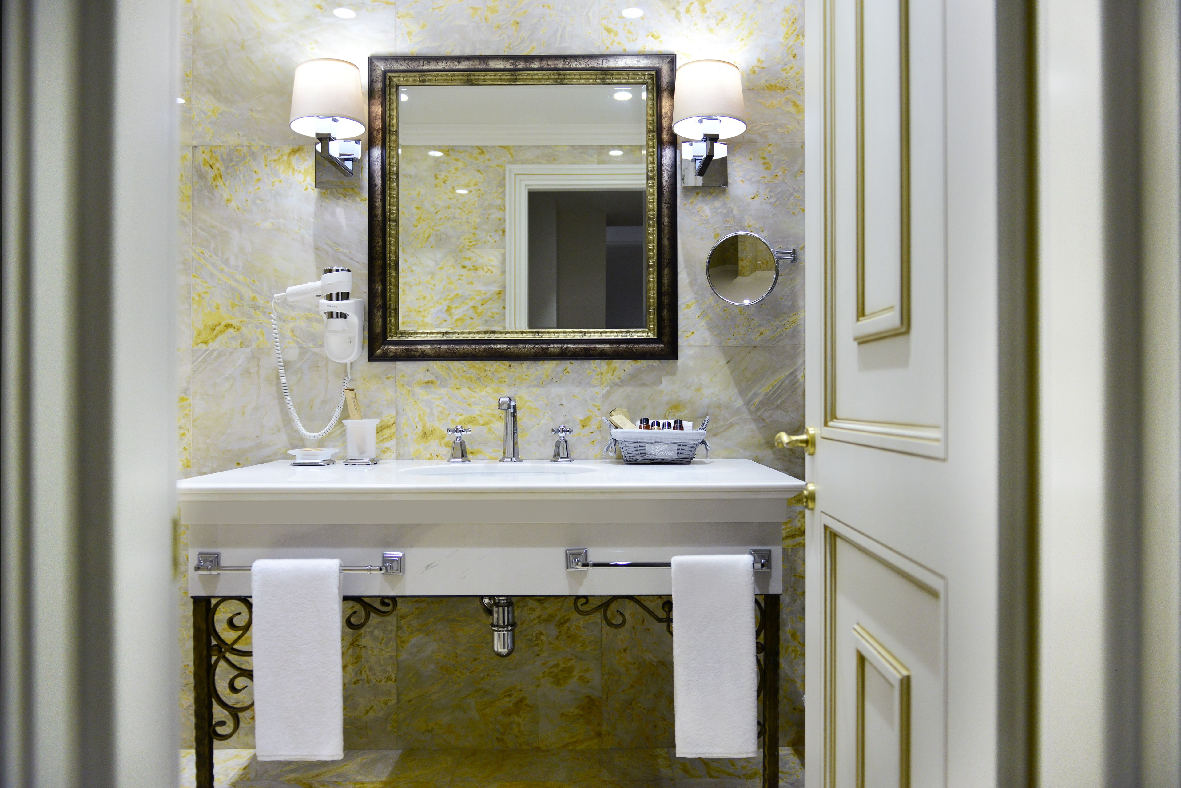 shower, free toiletries, hair dryer, slippers