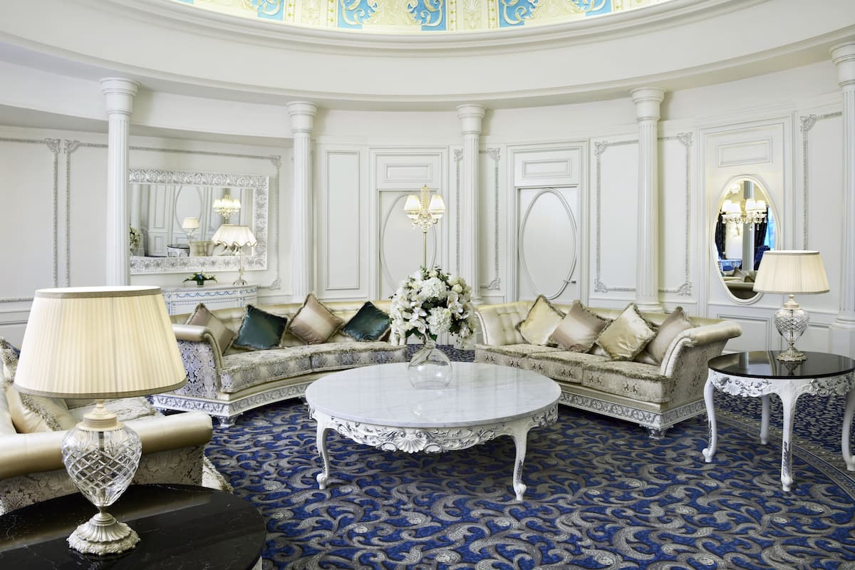 Royal Suite, 3 Bedrooms (New building) | 1 bilik tidur, bar mini, peti besi dalam bilik, meja