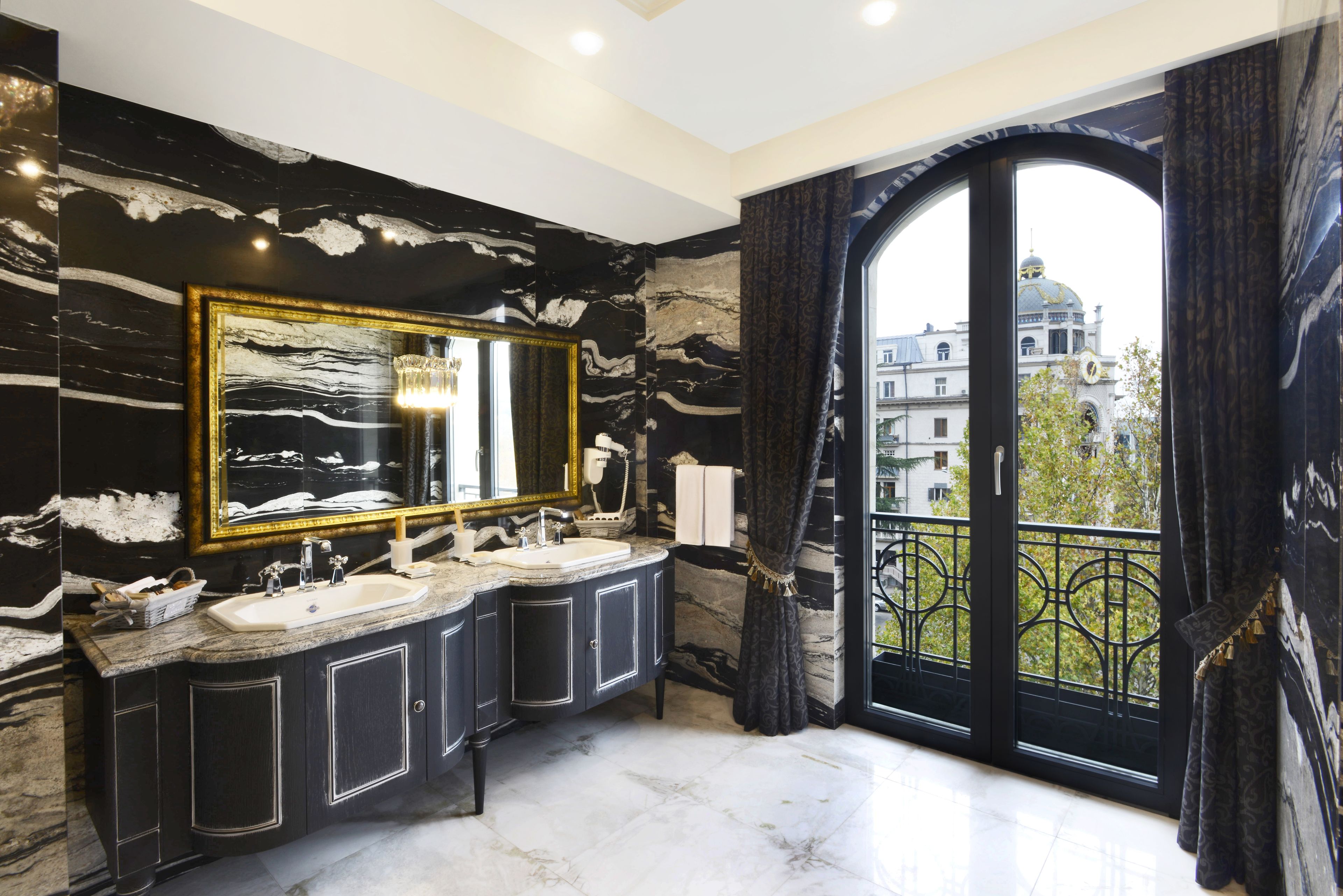 signature suite, 1 bedroom (new building) | bathroom | shower, free toiletries, hair dryer, slippers