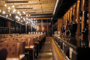 Aamiainen, lounas ja illallinen; paikallinen keittiö