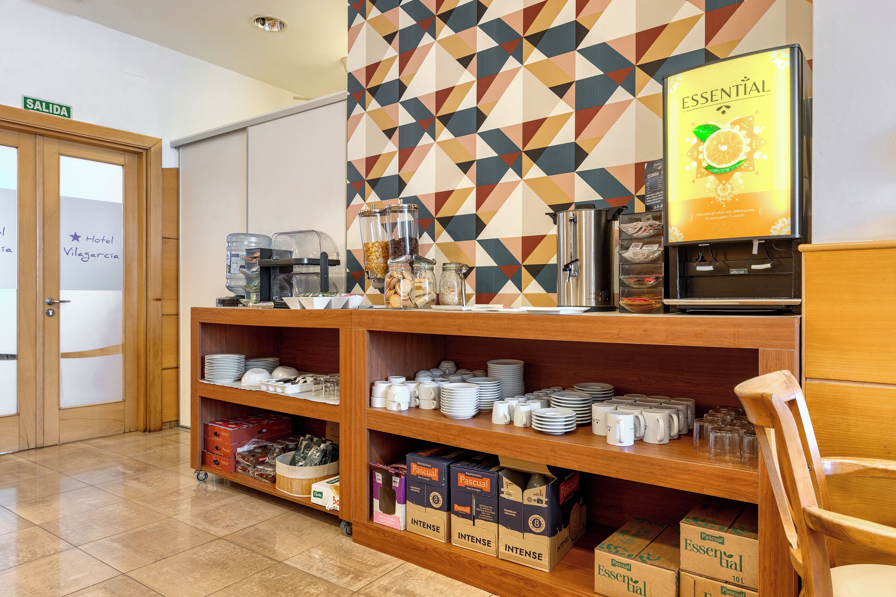 Se ofrece un desayuno bufé todos los días (por un coste adicional)