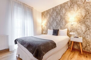 Ropa de cama de alta calidad, escritorio y cortinas blackout 