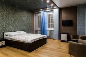 Superior Room | In-room safe, individually decorated, individually furnished, desk