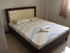 Deluxe Double Room | Desk, iron/ironing board, free WiFi