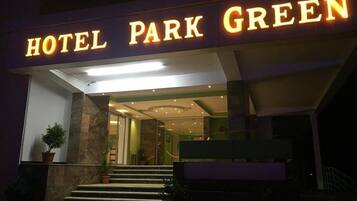 Façade de lâhĂ©bergement - soirĂ©e/nuit