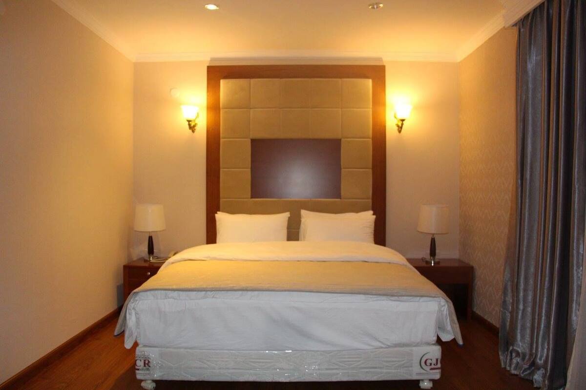 Habitación individual, 1 cama King size | Ropa de cama de alta calidad y minibar 