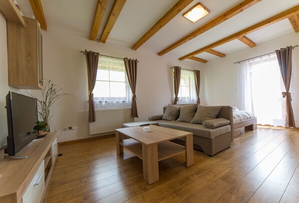 Huoneisto, parveke (1st floor) | Oleskelualue | LED-televisio