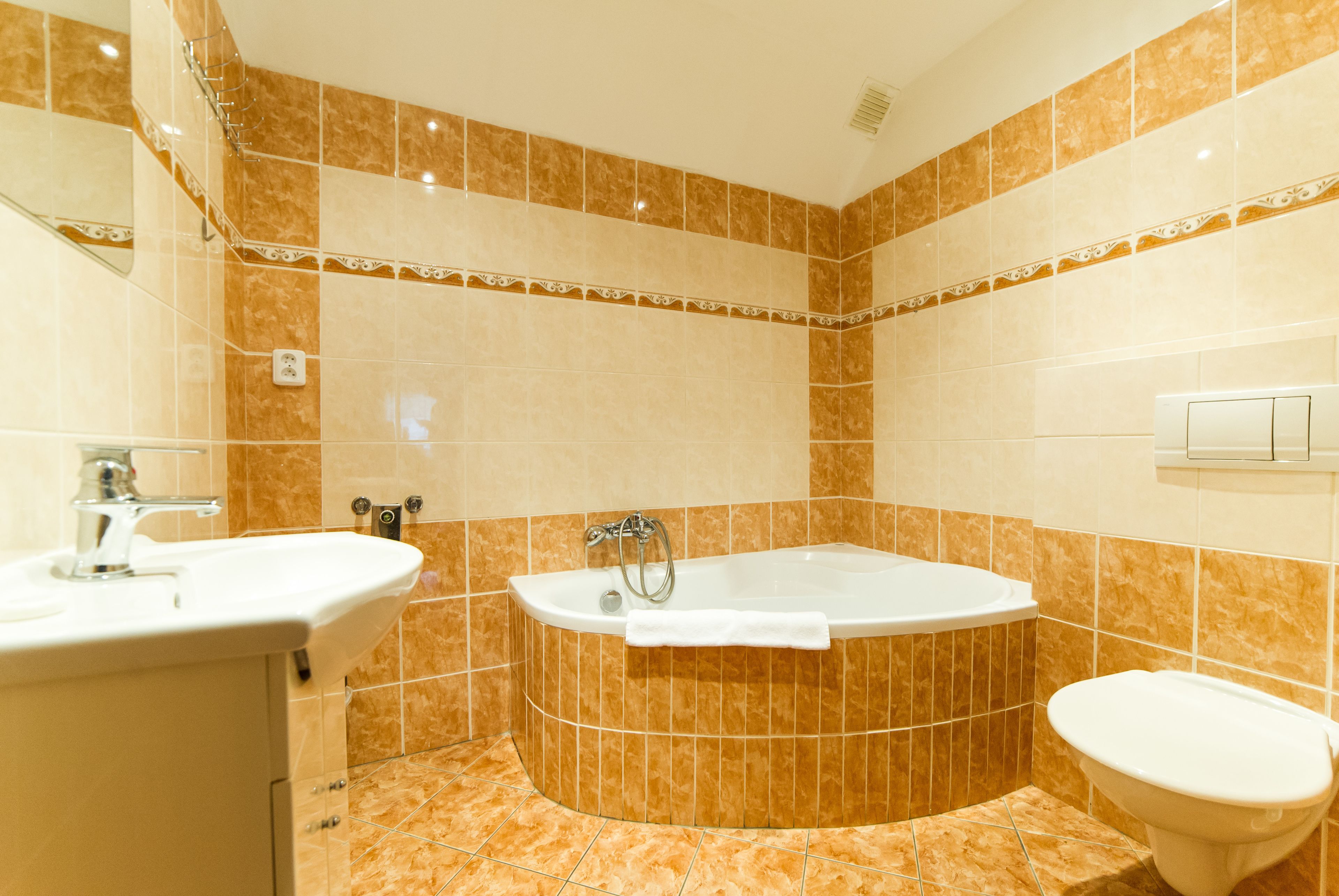 Apartamento, balcón (1st floor) | Baño | Artículos de higiene personal gratuitos, secador de pelo y toallas
