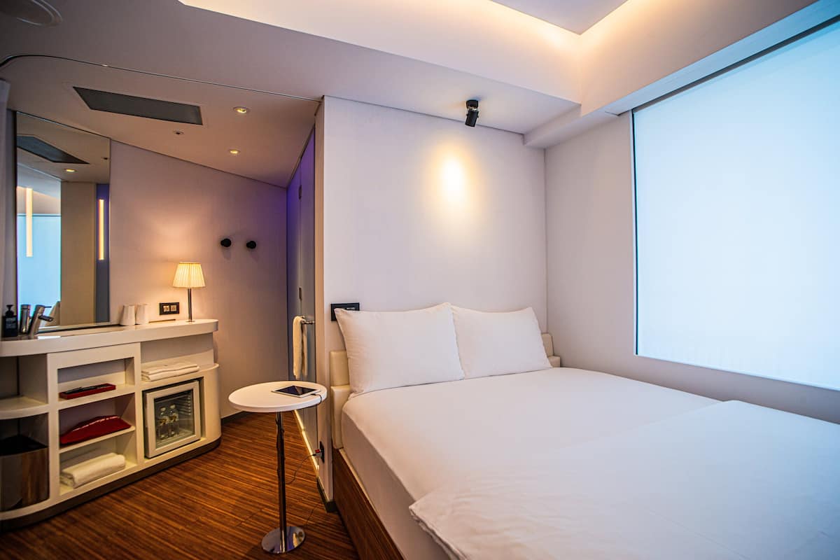 Queen room - No view | Premium bedding, pillowtop beds, in-room safe, desk
