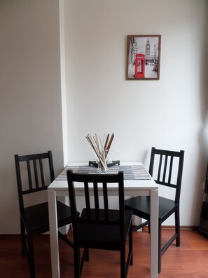 Appartement Confort, 2 chambres, coin cuisine | Salle de séjour