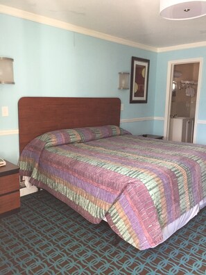 Room, 1 King Bed, Jetted Tub | Desk, free WiFi - Shirley Motel (Shirley)