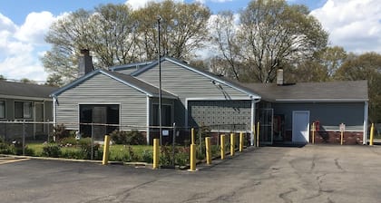 Shirley Motel