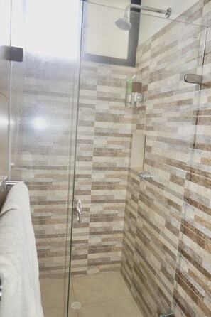 Bathroom shower - Cozy Cottage Posada Turistica (San Andrés)