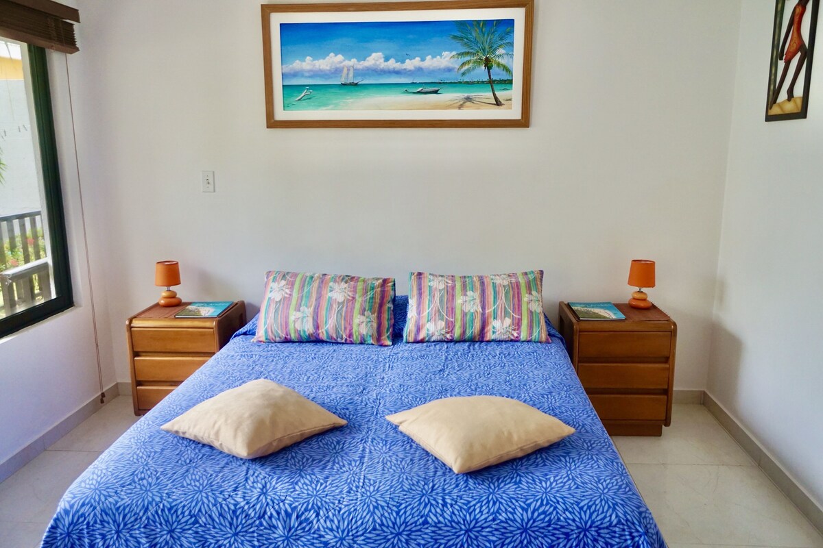 Chambre Familiale, 1 chambre, vue piscine, côté jardin | Coffres-forts dans les chambres