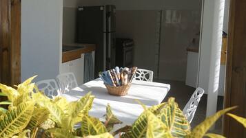 Full-size fridge, microwave, stovetop, coffee/tea maker