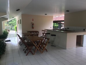 Poolside bar