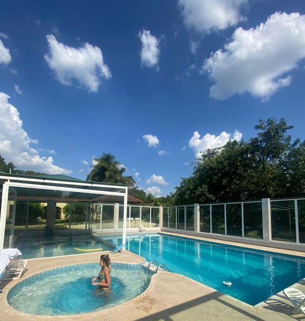Indoor pool, open 9:30 AM to 10:00 PM, sun loungers - Polo Hotel Fazenda (Indaiatuba)