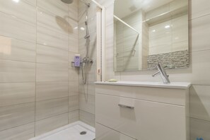 Apartment, 2 Bedrooms | Bathroom