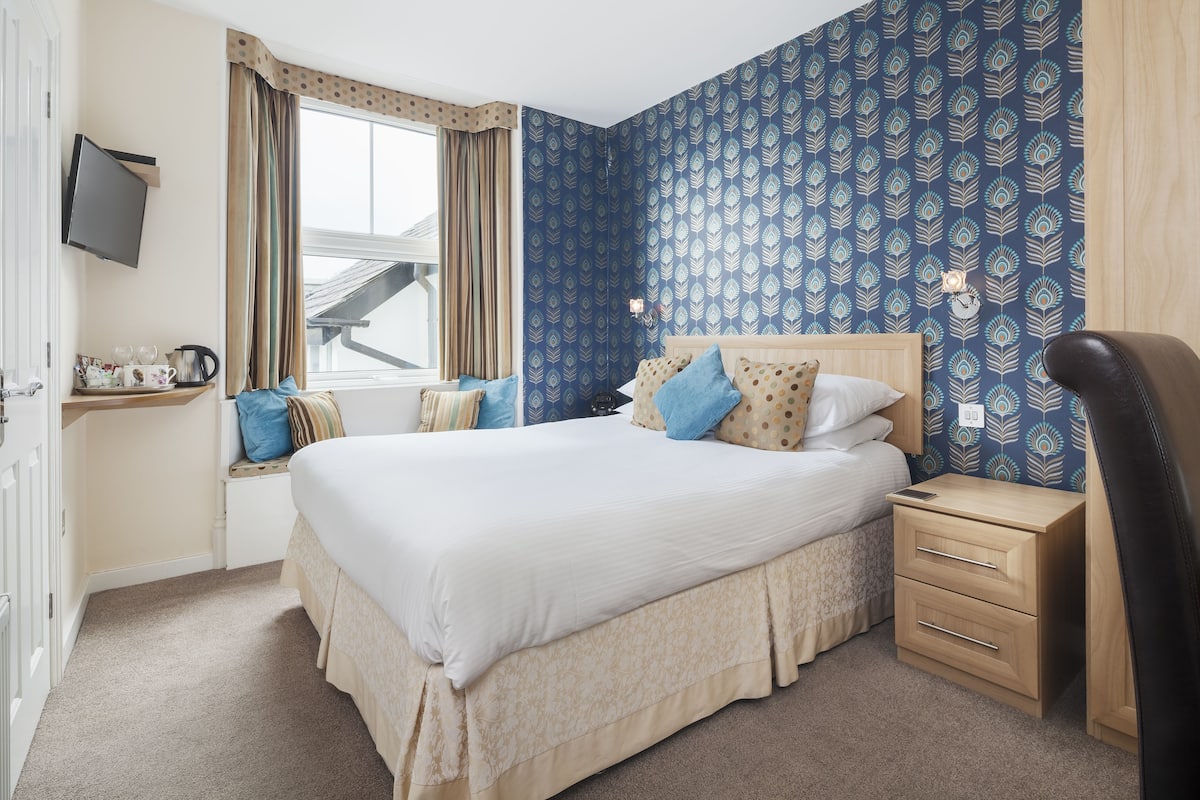 Smaller Double Room (Room 2 First Floor) | Desk, blackout drapes, iron/ironing board, WiFi (free)