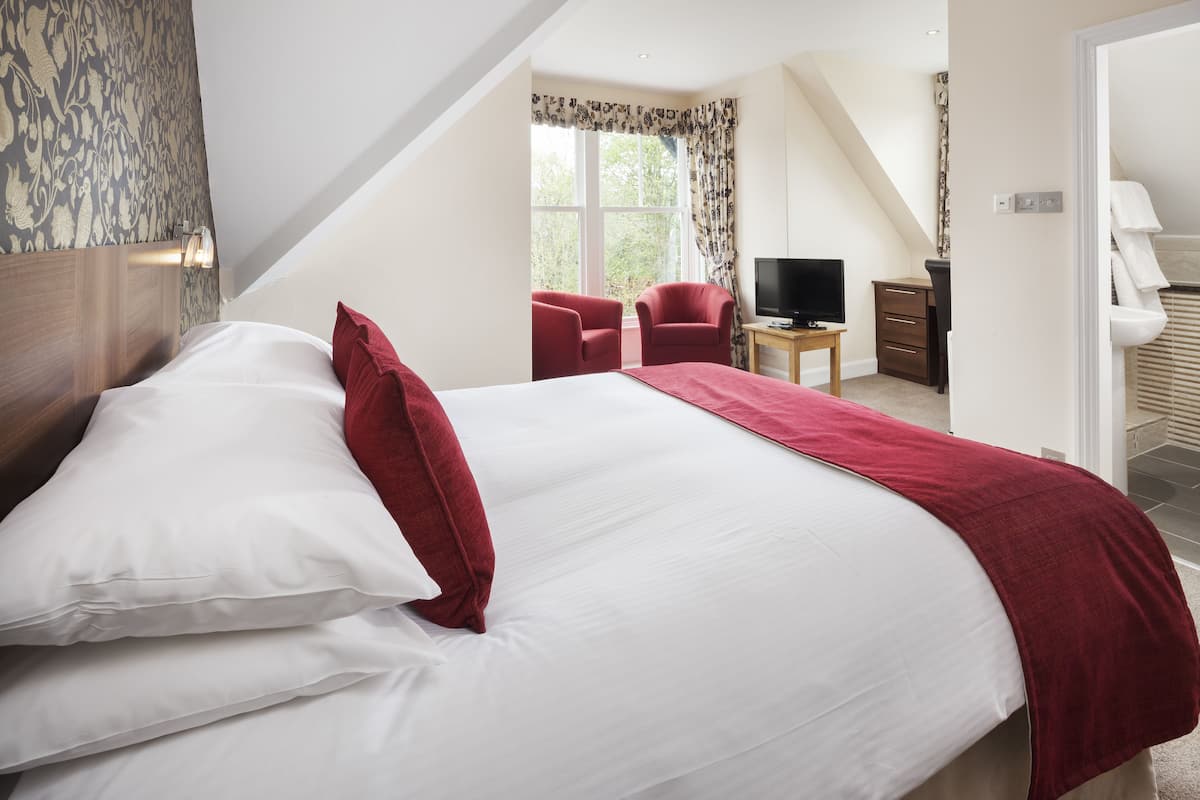 Queen Room (Room 4 Second Floor) | Desk, blackout drapes, iron/ironing board, WiFi (free)