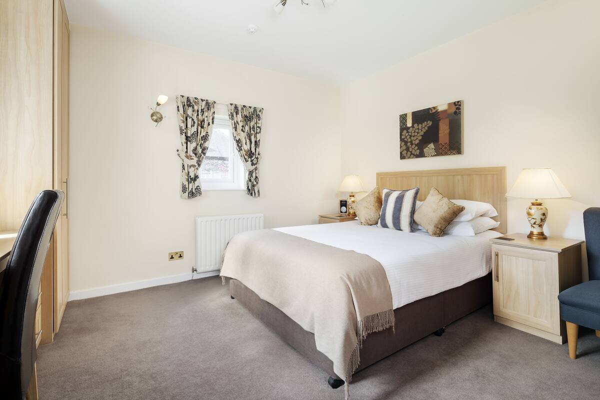 Double Room With Disability Access ( Room 6 Ground Floor) | Desk, blackout drapes, iron/ironing board, WiFi (free)