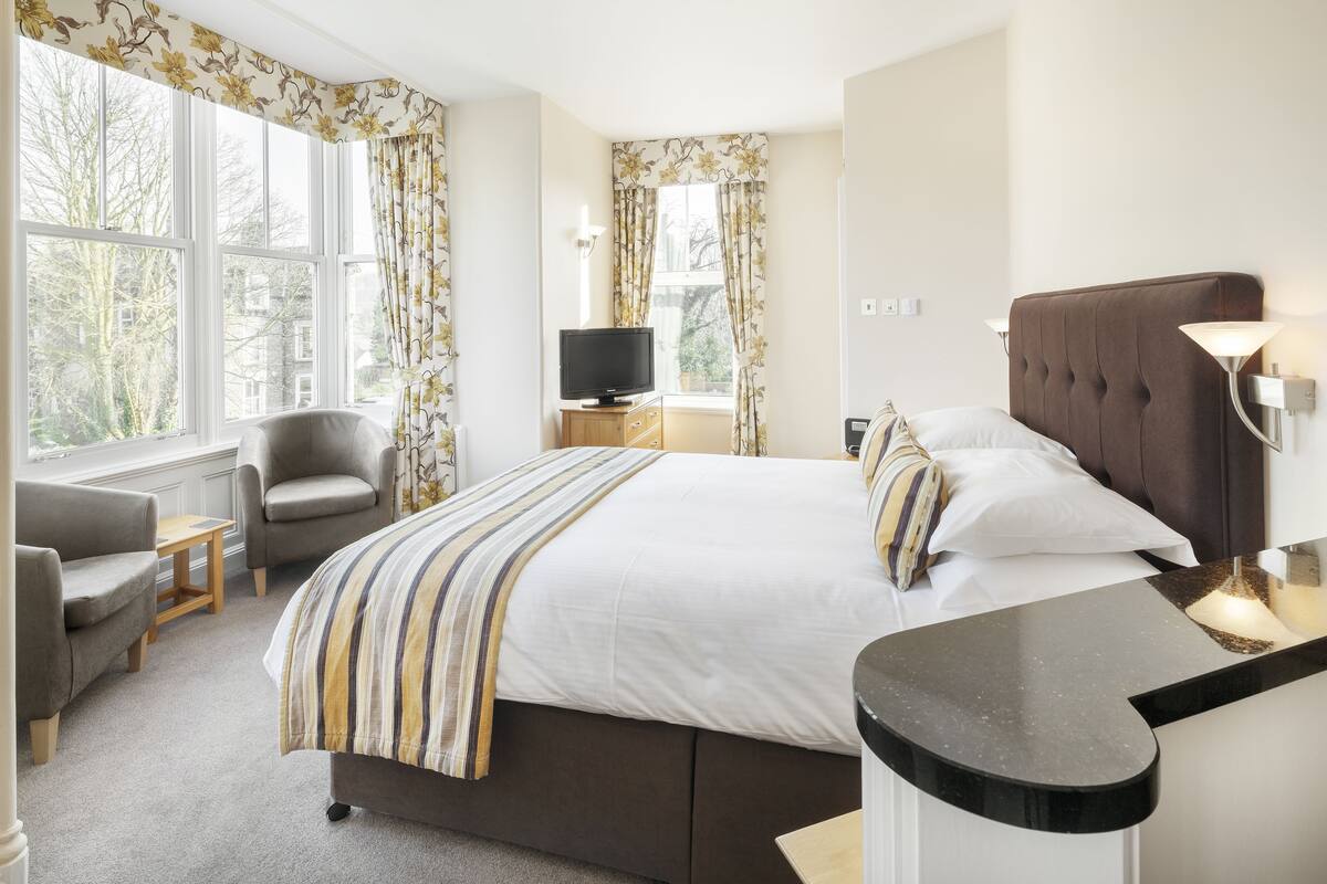 Queen Room ( Room 1 First Floor) | Desk, blackout drapes, iron/ironing board, WiFi (free)