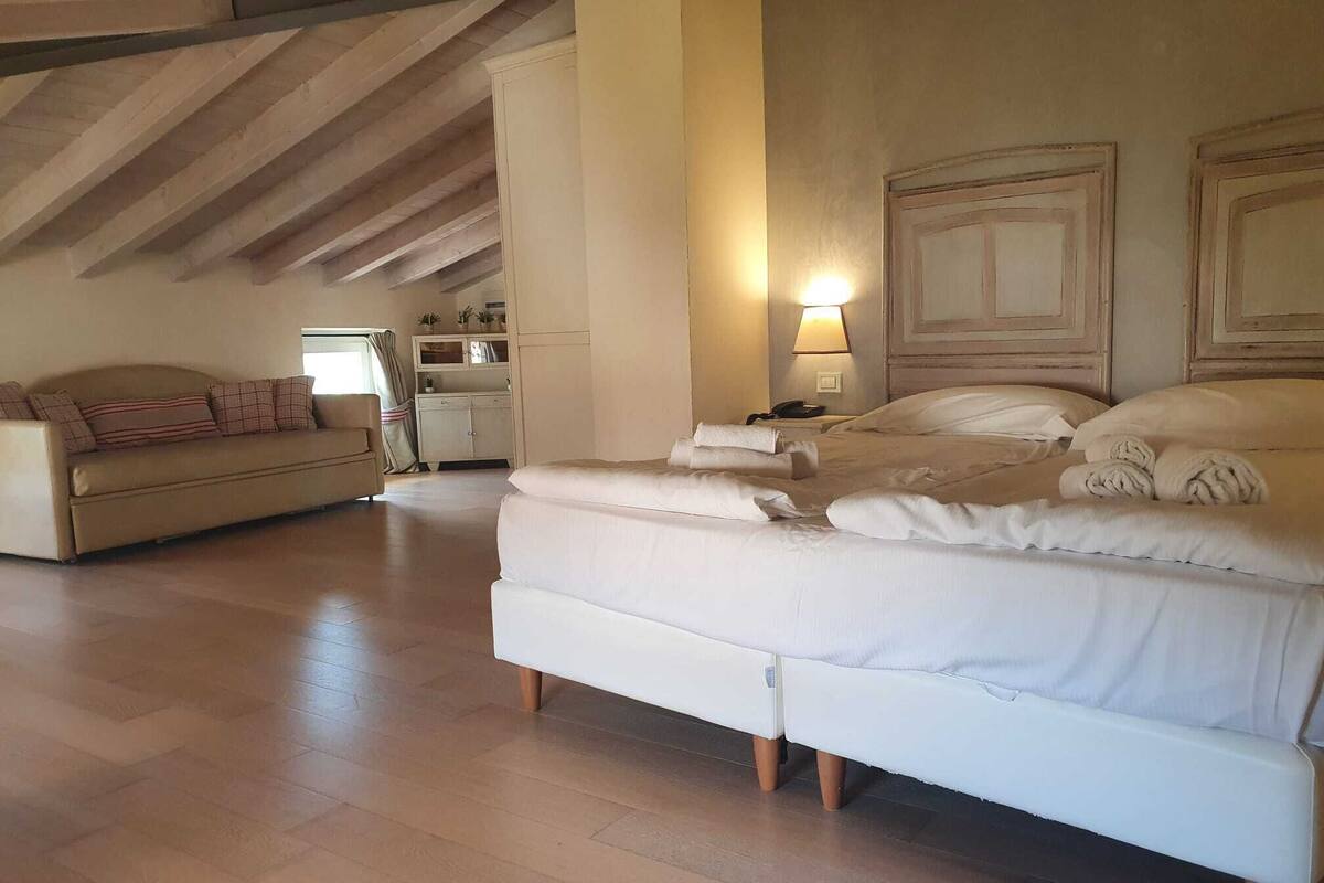 standard quadruple room, 1 bedroom | in-room safe, individually decorated, desk, blackout curtains