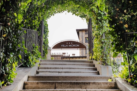Exterior. Hotel Villa Moron