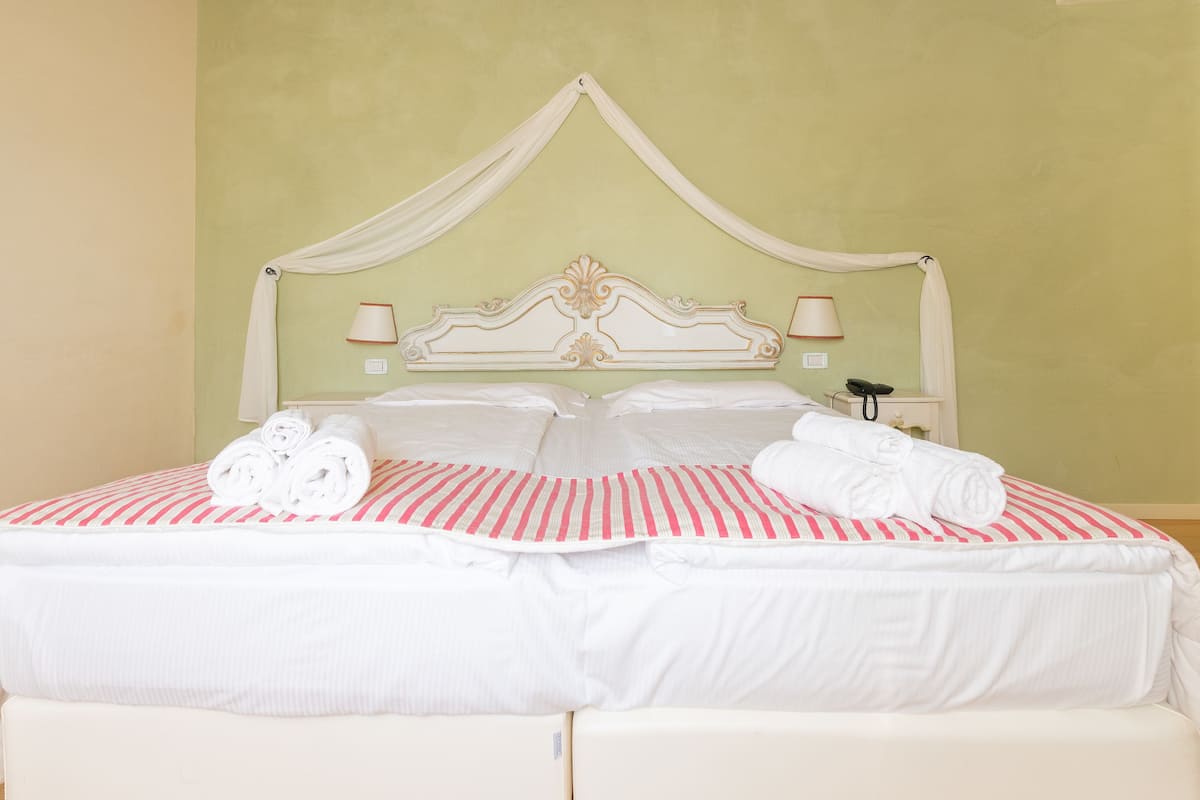 Suite | 1 Schlafzimmer, Zimmersafe, individuell dekoriert, Schreibtisch