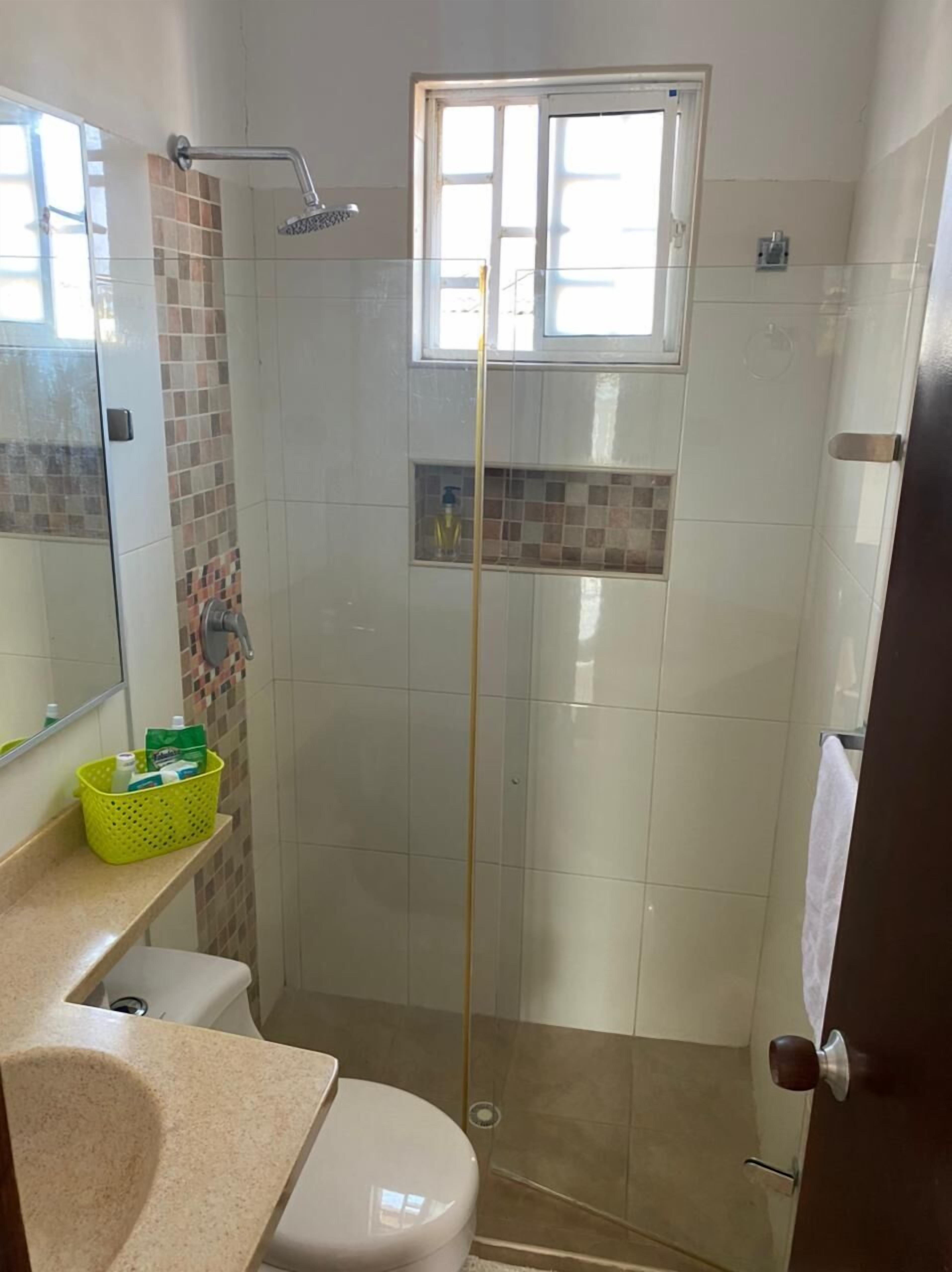 Appartamento familiare, 2 camere da letto | Bagno | Doccia, soffione a pioggia, set di cortesia firmato, asciugamani