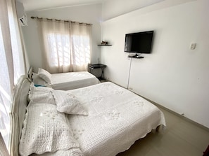 Familie appartement, 2 slaapkamers | Luxe beddengoed, een kluis op de kamer, individueel gemeubileerd
