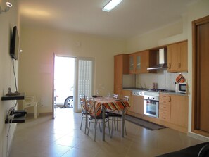 Villa, 1 Schlafzimmer | Eigene Kochnische | Wasserkocher mit Kaffee-/Teezubehör