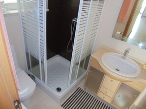 Villa, 1 Schlafzimmer | Badezimmer | Dusche, Handtücher