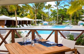 9 restaurants; breakfast, lunch and dinner served 