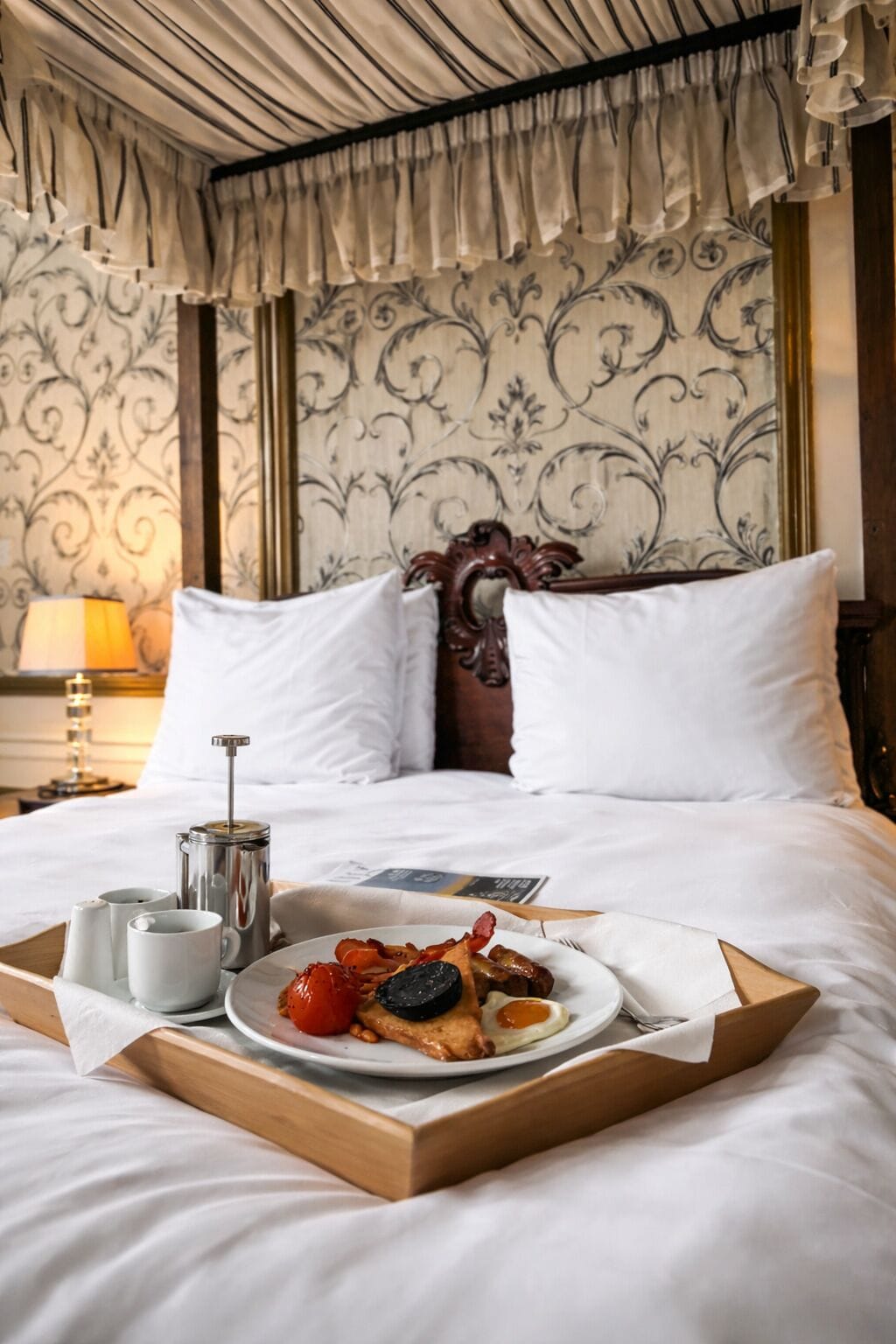 Feature Room | 高档床上用品、办公桌、熨斗/熨板、折叠床/加床（额外收费）