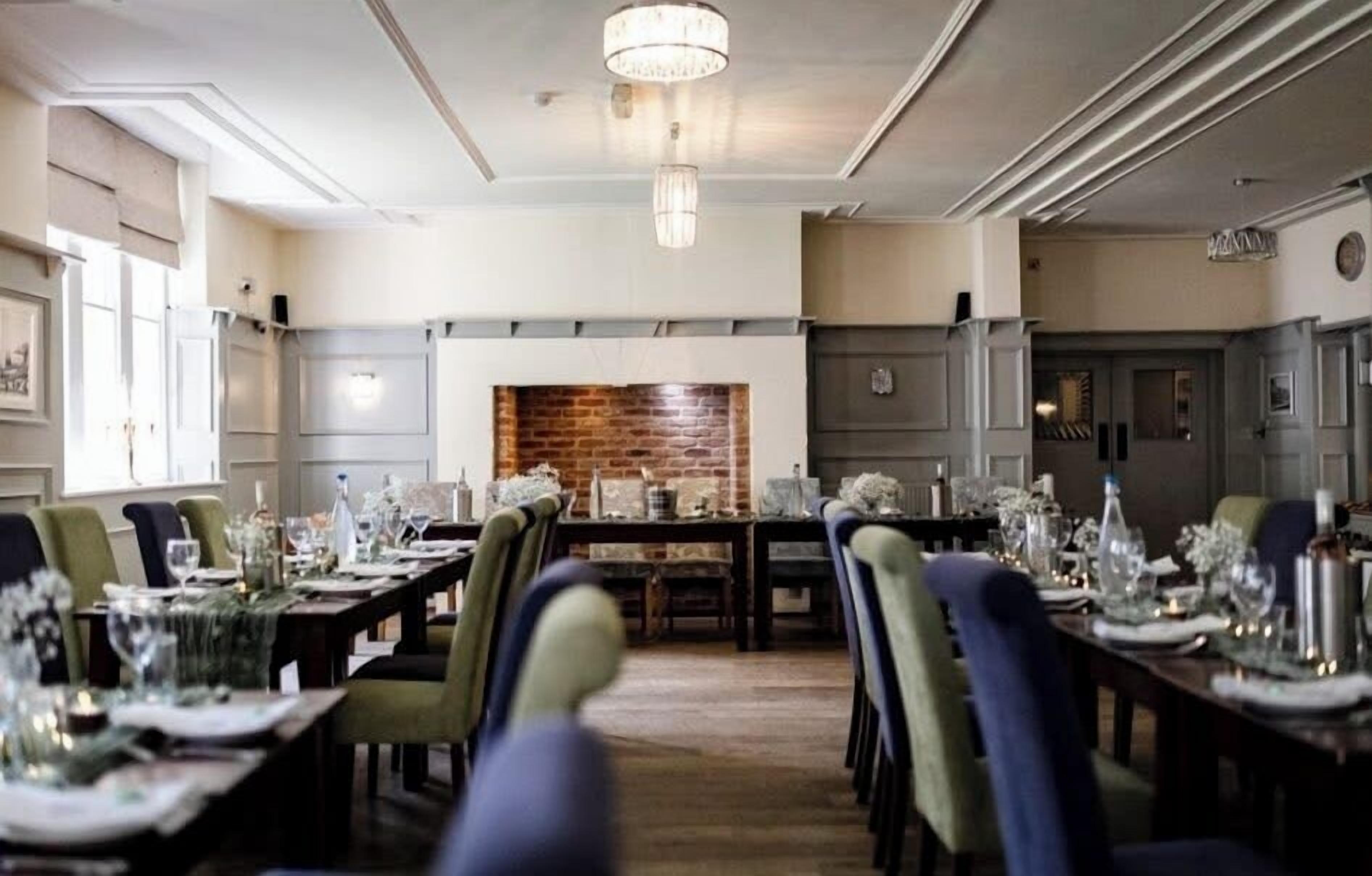 Breakfast, lunch, dinner served; local cuisine 