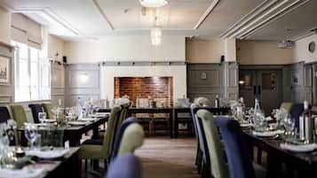 Breakfast, lunch, dinner served; local cuisine