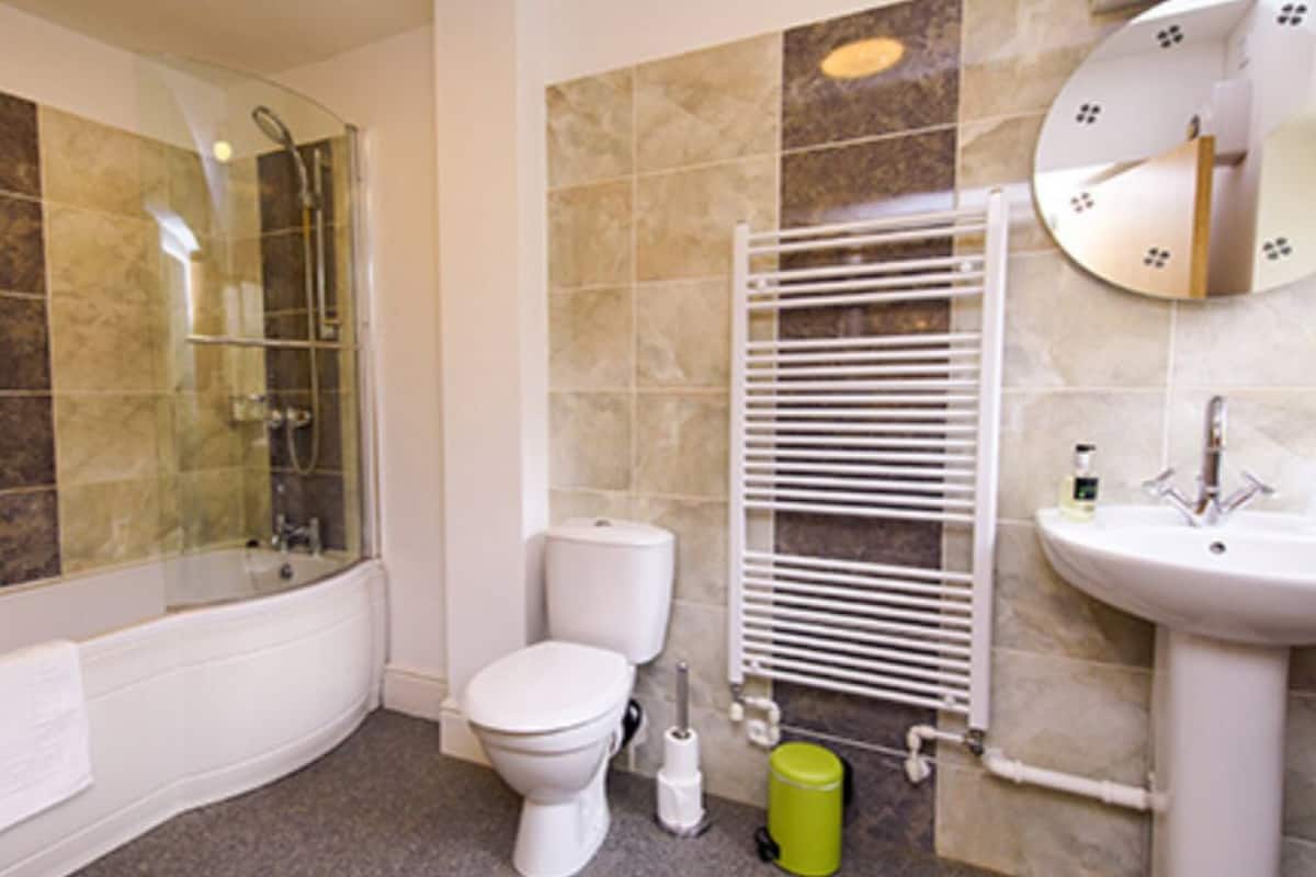 double room- (located in the old lodging building,100 m away from the old lodge down the main road) | bathroom | free toiletries, hair dryer, towels