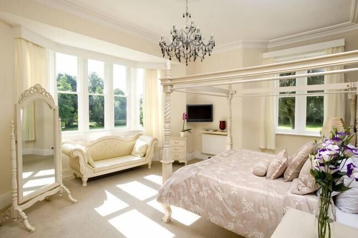 feature room | premium bedding, desk, iron/ironing board, rollaway beds