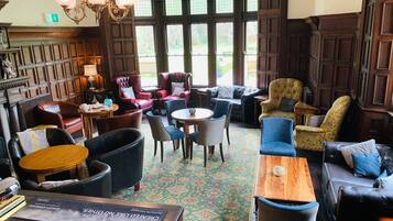 Breakfast, lunch, dinner served; local cuisine