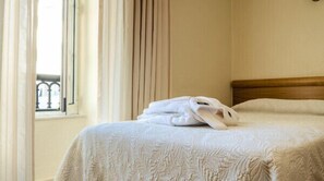 Twin Room | In-room safe, desk, blackout curtains, rollaway beds - Hotel Balneario de Lugo (Lugo)