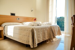 Double Room Single Use | In-room safe, desk, blackout curtains, rollaway beds - Hotel Balneario de Lugo (Lugo)